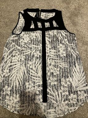 A. Byer Black & White Cutout Yoke Printed Sleeveless Top
